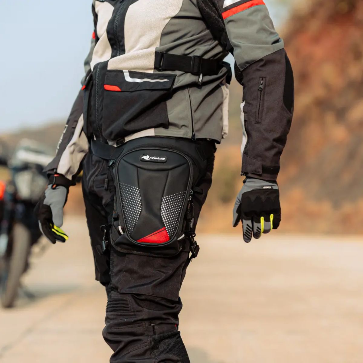 Compass Thigh Bag - Black - OutdoorTravelGear.com