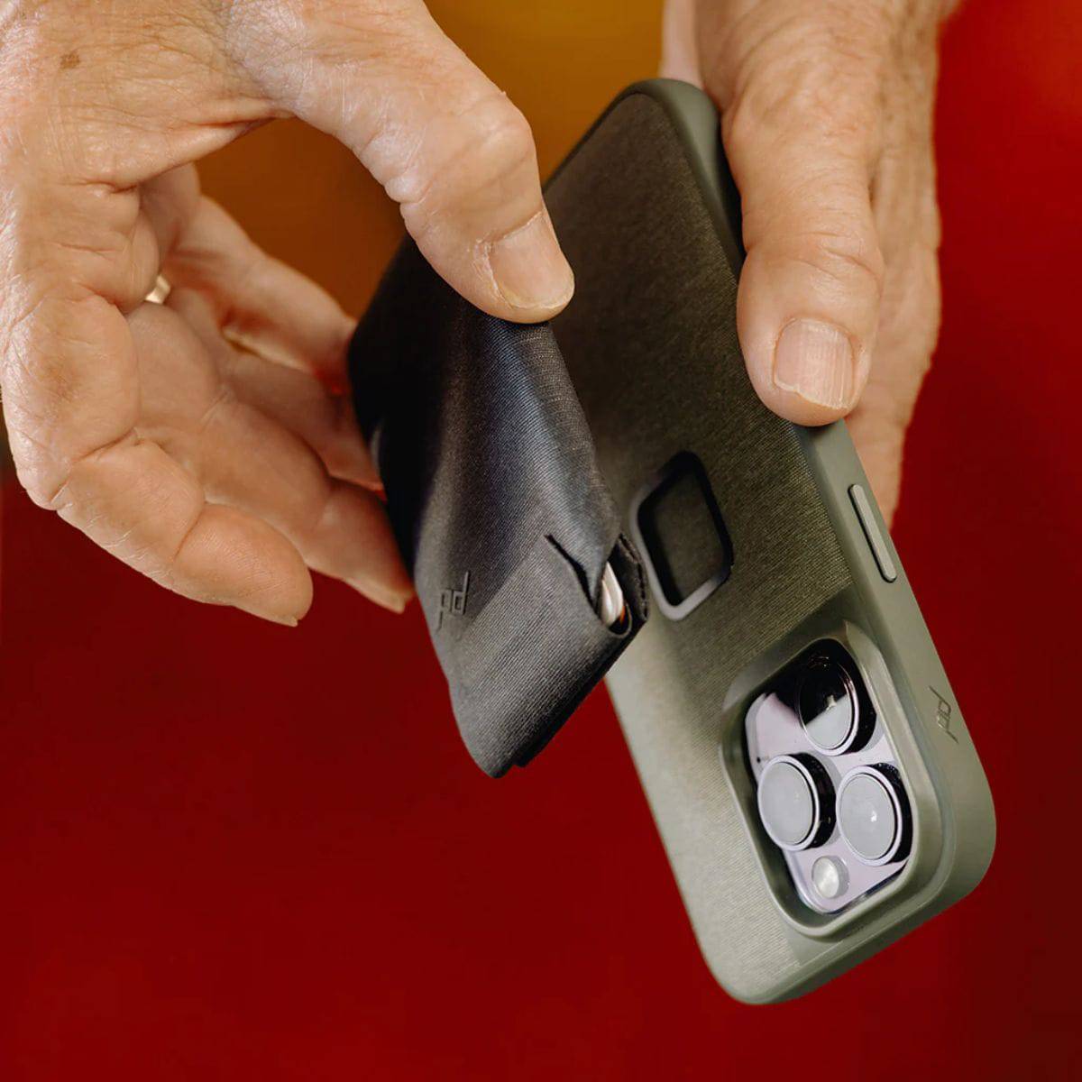 PEAK DESIGN Mobile Wallet - Slim | OutdoorTravelGear.com