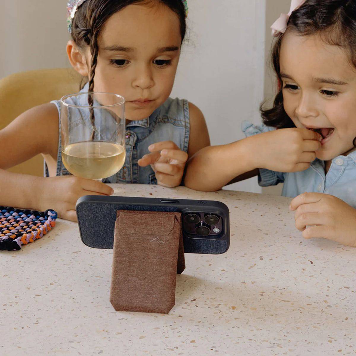 小物 Peak Design Stand Wallet Chacoal Peak Design Mobile Wallet Stand Manyetik Cüzdan ve Stand